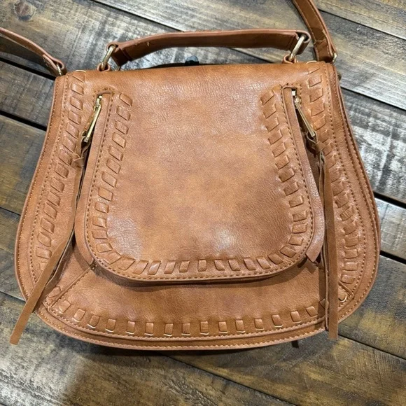 Urban Expressions Khloe Tan Western Boho Bohemian Saddle Shaped Crossbody Purse - Picture 5 of 15